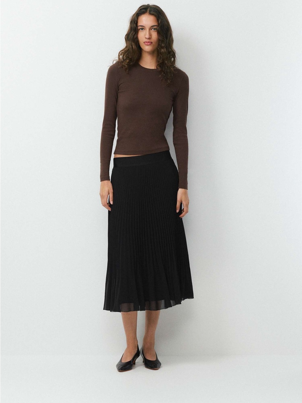 Aritzia (Wilfred) Twirl Pleated Skirt Black Pleated Midi Skirt